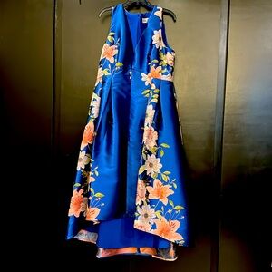 Fits true to size, size 16 
angled empire waist seam
side slit pockets